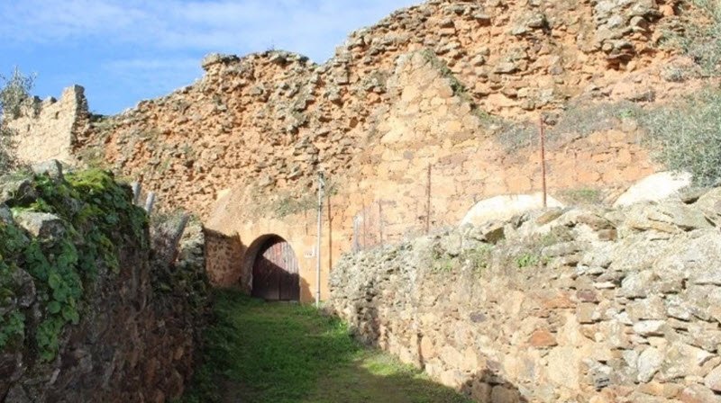 Castillo - Casa Fuerte de los Herrera, Spain